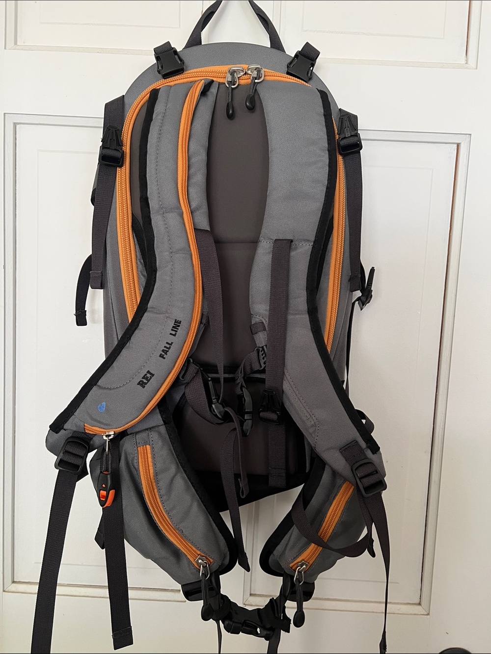 REI Lookout technical hiking backpack. - Picture 2 of 7